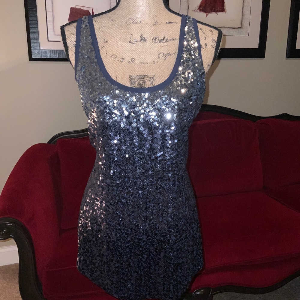 Fun and Cute Sequin Navy Top!